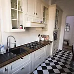 Apartment Center, Sunny Spacious Luxury!