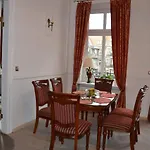Apartment Center, Sunny Spacious Luxury! *