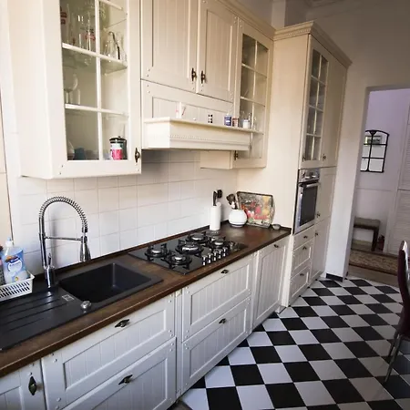 Appartamento Center, Sunny Spacious Luxury!