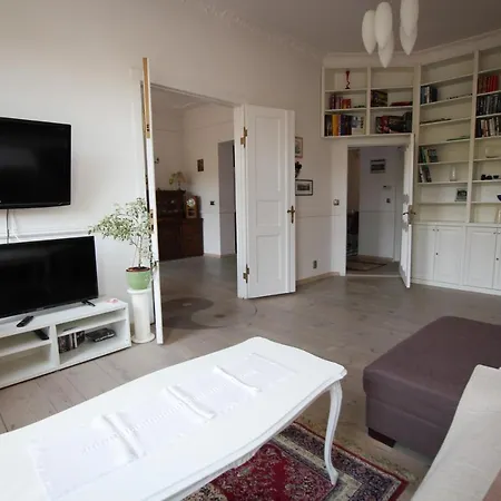 Apartment Center, Sunny Spacious Luxury! *