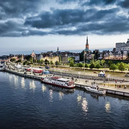 Center, Sunny Spacious Luxury! *