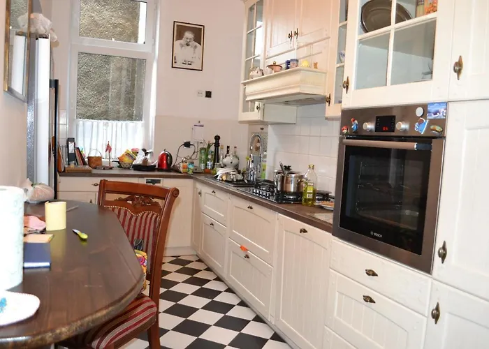 Lejlighed Center, Sunny Spacious Luxury!