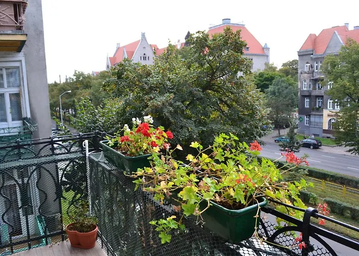 Center, Sunny Spacious Luxury! *