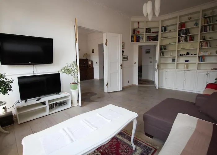 Lejlighed Center, Sunny Spacious Luxury! *