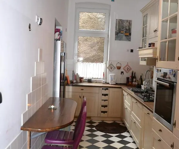 Center, Sunny Spacious Luxury! Lejlighed