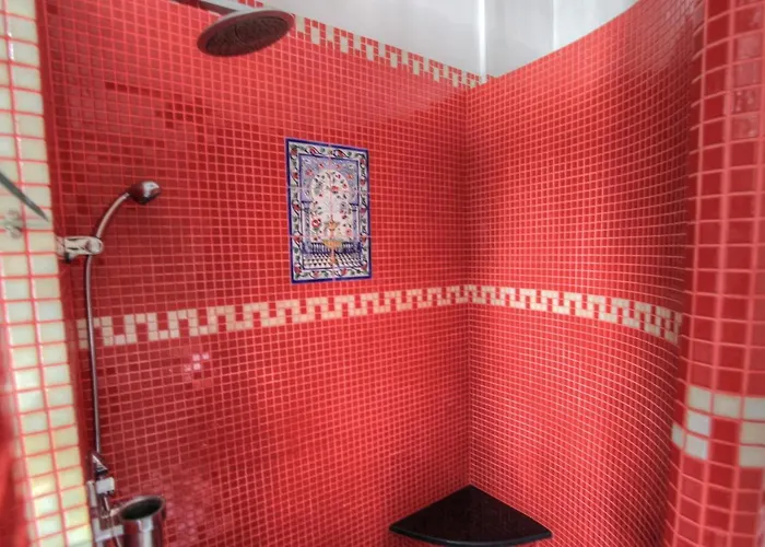 Center, Sunny Spacious Luxury! Lejlighed