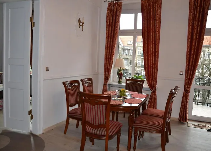 Lejlighed Center, Sunny Spacious Luxury! *