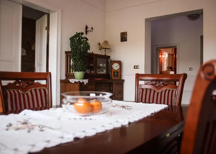 Center, Sunny Spacious Luxury! *