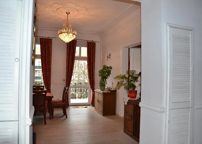 Center, Sunny Spacious Luxury! *